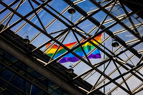 Viharikos tarkoittaa mitä tahansa rikosta, jonka motiivina on esimerkiksi kohteen etninen tai kansallinen tausta taikka seksuaalinen suuntautuminen. Poliisille tehtiin ilmoitus muun muassa Pride-lipun polttamisesta Pride-viikon aikana.