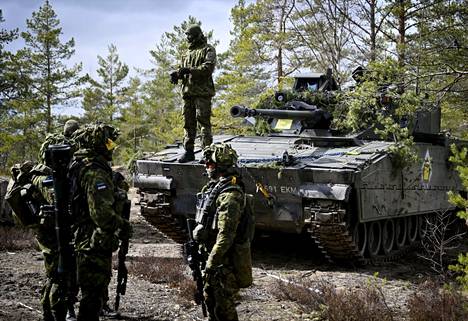 Virolaisia sotilaita Arrow-sotaharjoituksessa Kankaanpäässä toukokuun alussa. Uusi sotaharjoitus Lightning Strike 23 alkaa tänään Lapissa.
