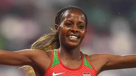 Yleisurheilu | Kenian Beatrice Chepkoech juoksi maantiellä viiden kilometrin maailmanennätyksen, sai vetoapua mieheltä