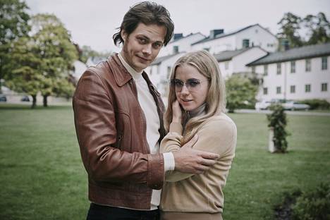 Hanna Björn näyttelee Mariaa, Bill Skarsgårdin esittämän Clark Olofssonin tyttöystävää, joka jaksaa sinnikkäästi uskoa, että poikaystävä jättää rötökset ja alkaa kunnolliseksi kansalaiseksi.