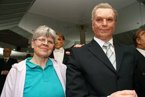 Puppet master Ene Mänd next to the wax doll portraying President Sauli Niinistö in Visulahti's wax cabinet.