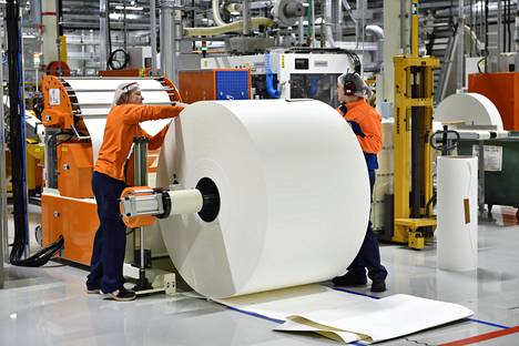 Suomen kansantalouden työpäiväkorjattu tuotanto laski toukokuussa 5,5 prosenttia vuodentakaisesta. Kuva Huhtamäen tehtaalta.