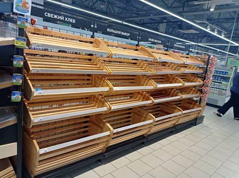 HS received a photo from Donin Rostov, which shows that the store's shelves were emptied on Saturday.