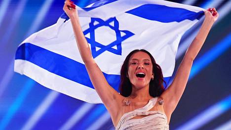 Israelin edustaja Eden Golan lavalla Euroviisujen finaalissa lauantaina.