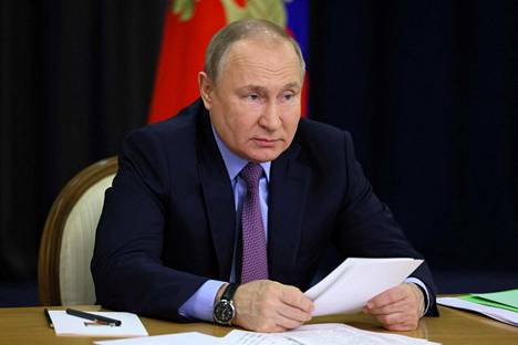 Meduza arvioi, ettei Kremlin johdossa ole tällä hetkellä ketään, joka olisi tyytyväinen Putiniin.