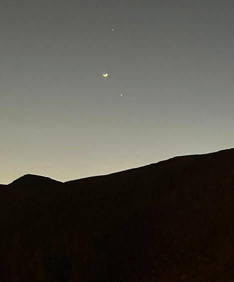 Kuu, Jupiter ja Venus Israelin Eilatissa.