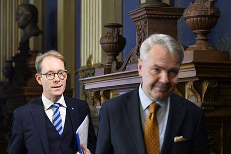 Ruotsin uusi ulkoministeri Tobias Billström (vas.) kuvattiin Suomen ulkoministerin Pekka Haaviston (vihr) kanssa Billströmin Suomen-vierailulla viime viikolla.