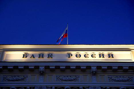 Jos Venäjän pankkisektoriin kohdistetaan pakotteita, rupla saattaa heikentyä huomattavasti. Kuvassa Venäjän keskuspankki Moskovassa maaliskuussa 2021.