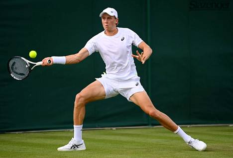 Emil Ruusuvuori pelasi hallitun ottelun Wimbledonin ensimmäisellä kierroksella.