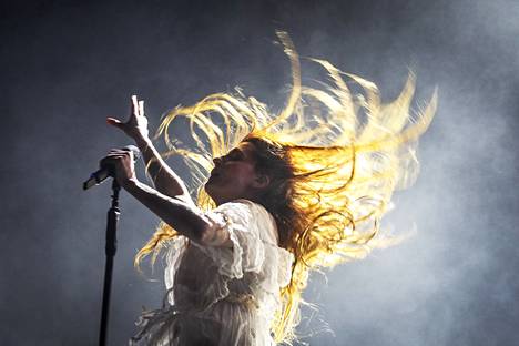 Florence Welchin lavaesiintyminen ammensi uuden albumin kauhuelokuvateemoista. 