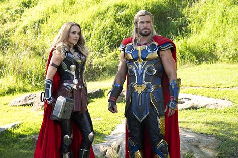 Natalie Portman ja Chris Hemsworth supersankareina.