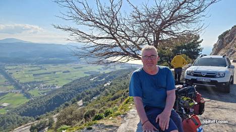 Ralf Lopian pyöräili helmikuun loppupuolella vuoristotiellä Länsi-Turkissa.