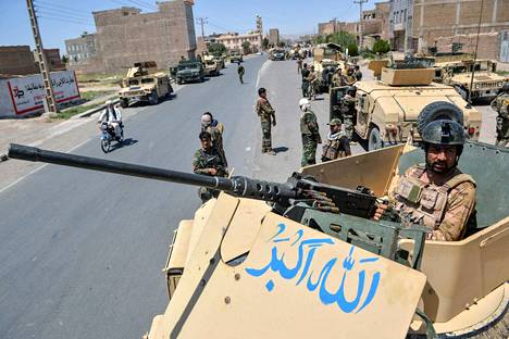 Afganistanin turvallisuusjoukkojen sotilaita Heratin provinssissa Enjilissä sunnuntaina 1. elokuuta 2021.