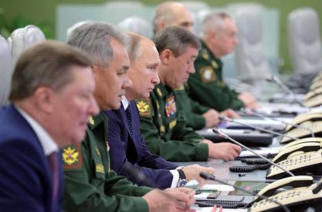 Venäjän presidentti Vladimir Putin seurasi Avangard-ohjusjärjestelmän testiä etänä Moskovassa puolustusvoimien kontrollikeskuksesta käsin keskiviikkona.