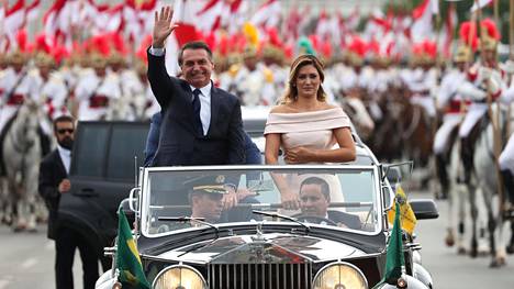 Suora lähetys käynnissä: Brasilian presidentti Bolsonaro vannoi virkavalansa – Oikeistopopulistilta odotetaan ja pelätään isoja uudistuksia