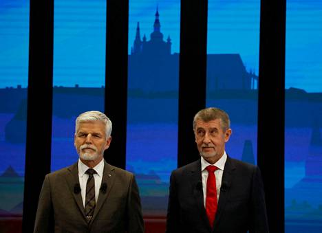 Ehdokkaat Petr Pavel ja Andrej Babiš osallistuivat televisioituun vaaliväittelyyn Prahassa 25. tammikuuta.