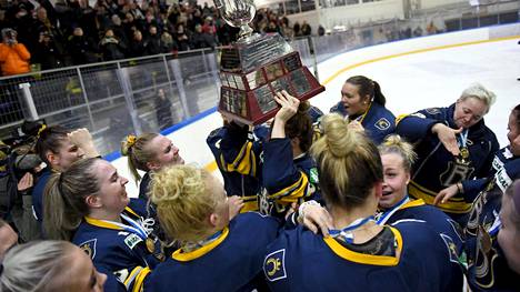 Naisten Suomen mestari Blues teki kultataistossa hurjaa jälkeä: ”Voitettiin näissä playoffeissa kaikki ottelut”