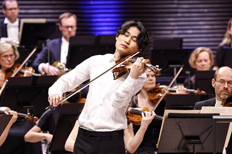Inmo Yang soitti sunnuntaina Sibeliuksen viulukonserton Radion sinfoniaorkesterin solistina. Myöhemmin illalla hänet julistettiin kilpailun voittajaksi.
