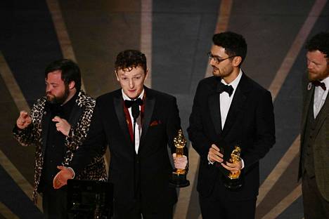 Ross White (toinen vasemmalta) piti kiitospuheen An Irish Goodbye -elokuvan voitettua Oscar.