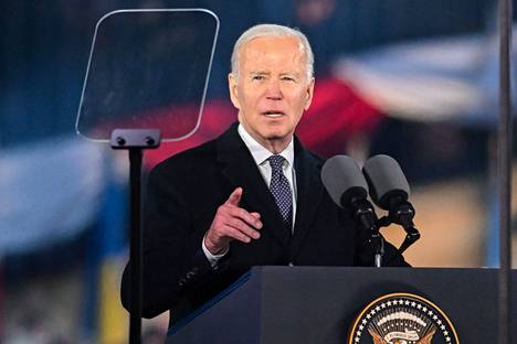 Presidentti Biden puhui tiistaina Varsovassa.