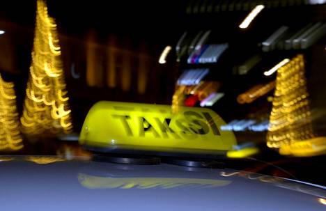 Rikoksista tuomittu mies ajoi taksia Helsingissä.