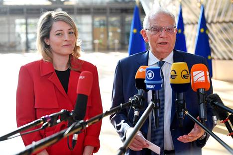 Kanadan ulkoministeri Mélanie Joly ja EU:n ulkosuhteiden korkea edustaja Josep Borrell tulivat yhdessä EU:n ulkoministerikokoukseen. Joly osallistui kokouksen alussa pidettyyn EU:n ja Kanadan yhteiskokoukseen.