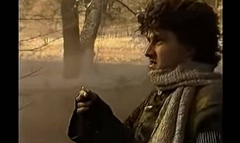 Taneli Mäkelä näyttelee Frodoa vuoden 1993 tv-sarjassa Hobitit.