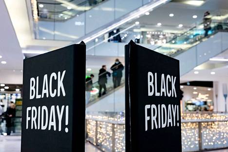 Black Friday -alennusmyyntikampanja Forumin kauppakeskuksessa marraskuussa 2021.