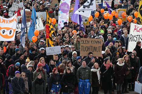 Opiskelijat osoittivat mieltään opintotuen puolesta Helsingissä 9. maaliskuuta.