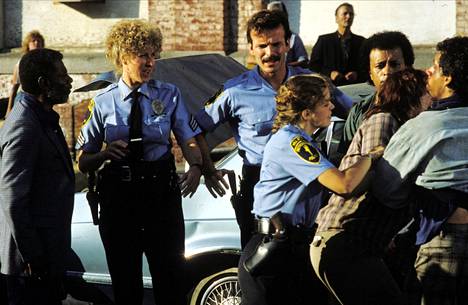 Hill Streetin kuvitteellisen poliisiaseman elämää kuvaavaa Hill Street Blues -sarjaa esitettiin Yhdysvalloissa vuosina 1981–1987.