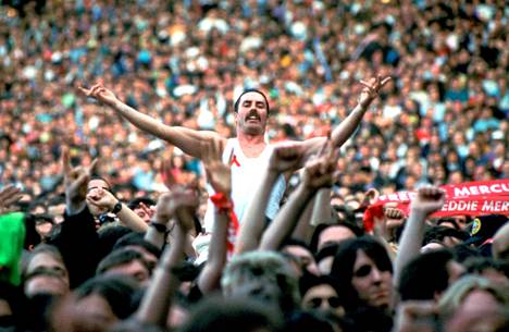 Trevor Kitchen, who was in the audience for the concert, heard during his school years that he resembled Freddie Mercury.