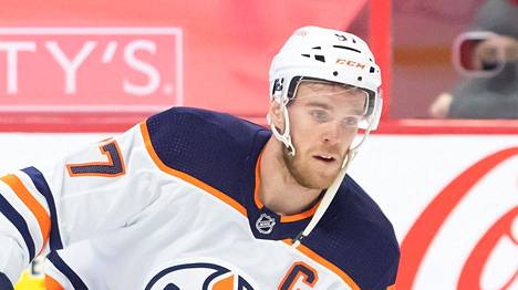Jääkiekko | Supertähti Connor McDavid kritisoi harvinaisen kovasanaisesti NHL:ää: ”En tiedä, mitä ajattelivat”