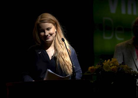 Vihreiden puheenjohtajan sijainen Iiris Suomela puhui puoluekokouksessa Joensuussa lauantaina.