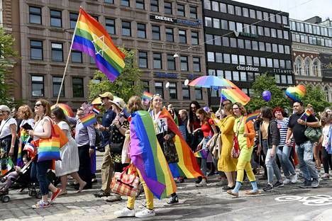 Vuonna 2019 Helsinki Pride -marssiin osallistui noin 130 000 ihmistä. Tapahtuman järjestäjät toivovat yhtä paljon osallistujia myös tulevan lauantain kulkueeseen 2. heinäkuuta.