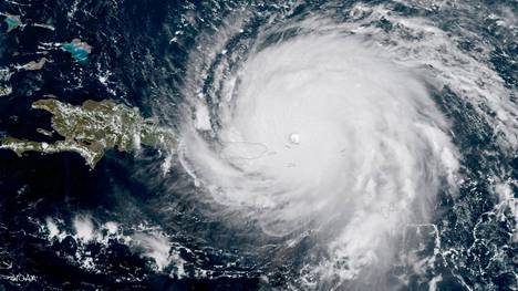 Irma satelliittikuvassa keskiviikkona kymmenen jälkeen illalla lähestymässä Puerto Ricoa.