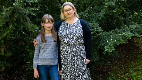 Inari Saxellin, 10, toinen koronatauti oli perusflunssa. Äiti Heta Saxell arvelee tartunnan tulleen Hollannin-reissulta viime viikolla.