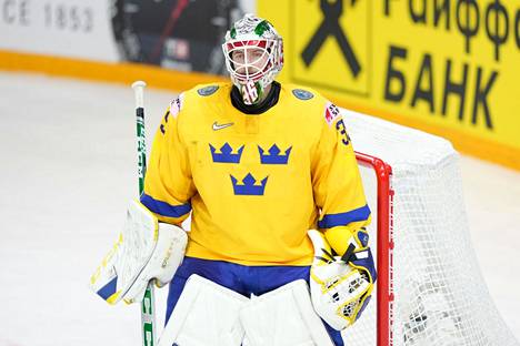 Ruotsin maajoukkueesta tutun Adam Reidebornin pelaaminen Tre Kronorissa on jatkossa kysymysmerkki, sillä hän jatkaa uraansa Venäjän armeijan keskusurheiluseurassa TsSKA Moskovassa. Kuva kevään 2021 MM-kisoista.