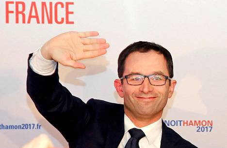 Ranskalaissosialisti Benoît Hamon iloitsi sunnuntai-iltana voitettuaan esivaalien ensimmäisen kierroksen. Sosialistien presidenttiehdokas selviää vaalin toisella kierroksella ensi sunnuntaina.