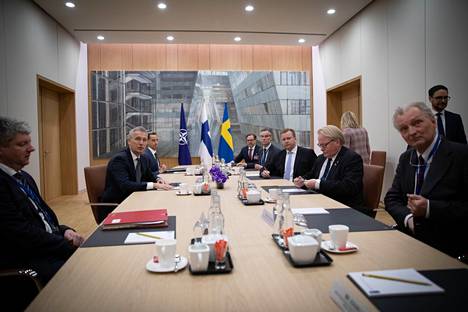 Naton pääsihteeri Jens Stoltenberg, Ruotsin puolustusministeri Peter Hultqvist ja Suomen puolustusministeri Antti Kaikkonen tapasivat Brysselissä maaliskuussa.
