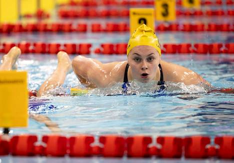 Laura Lahtinen voitti naisten 200 metrin vapaauinnin uinnin SM-kilpailuissa Kuopiossa 17. kesäkuuta 2021.
