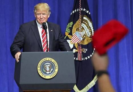 Yhdysvaltain presidentti Donald Trump puhui sotilaille sotatoimialueen päämajassa Floridassa.