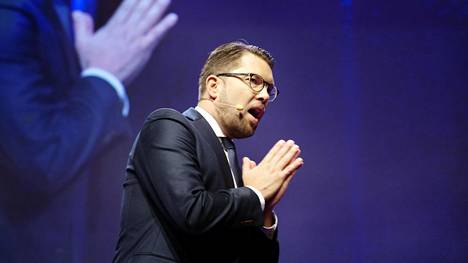 Ruotsidemokraattien johtaja Jimmie Åkesson vetosi Ruotsin muihin puoluejohtajiin eristyksen lopettamiseksi: ”Meidän täytyy voida puhua toistemme kanssa”