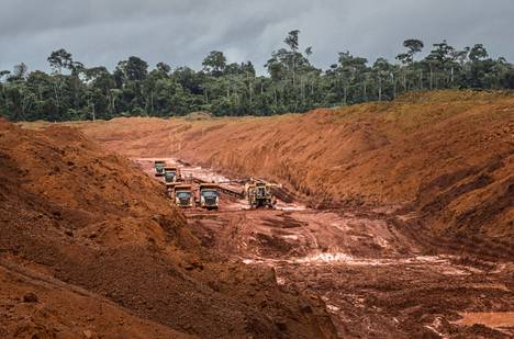 Rekat odottivat bauksiittilastia Hydron osaomistamalla kaivoksella Paragominasissa huhtikuussa 2016.