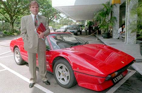 Thomas Zilliacus saapui autollaan talousseminaariin Singaporessa vuonna 1995.