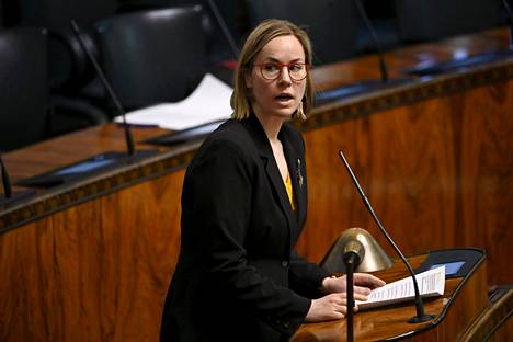 Sosiaali- ja terveysministeri Hanna Sarkkinen kertoi koronavirustartunnastaan maanantaina. 