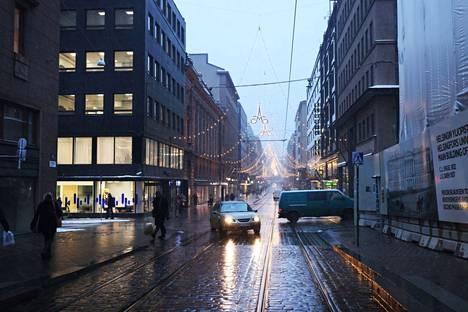 Aleksanterinkatu on yksi Helsingin kaupallisen keskustan pääkaduista.