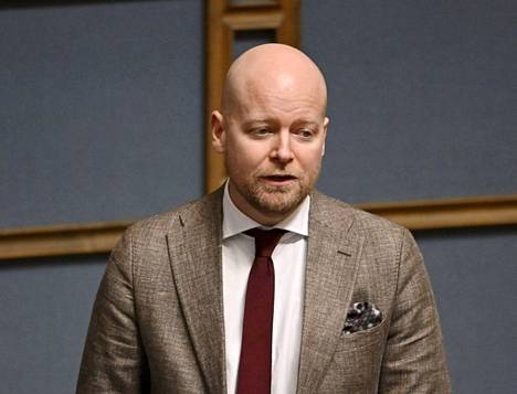 Vasemmistoliiton eduskuntaryhmän puheenjohtaja Jussi Saramo eduskunnassa.