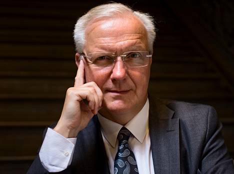 Olli Rehn uskoo, että rahapolitiikan kokonaispaketilla on isompi ja tehokkaampi vaikutus kuin vaiheittaisilla yksittäisillä toimenpiteillä.