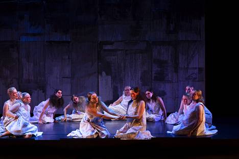 Kuorolla on Lisbeta-oopperassa merkittävä rooli.