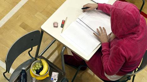 Suomalaisen koulutus on yleensä korkeampi kuin vanhemmillaan, kertoo OECD:n raportti